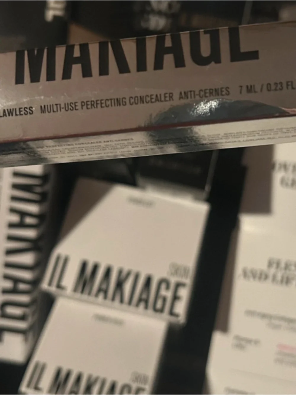 Il Makiage #9 F*ck I’m Flawless Perfecting Concealer #9- 7mL/0.23 fl oz